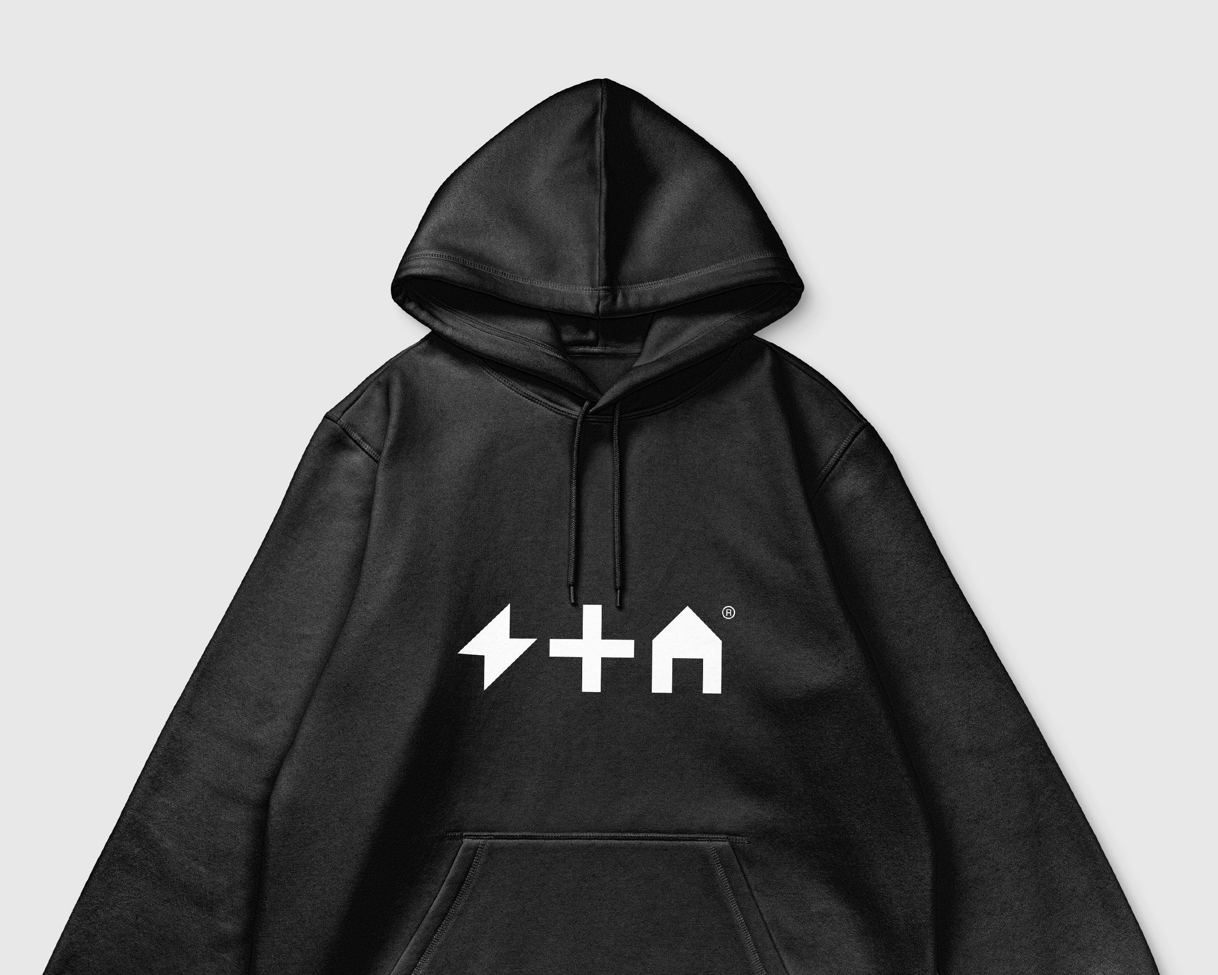 storm and shelter hoody in black